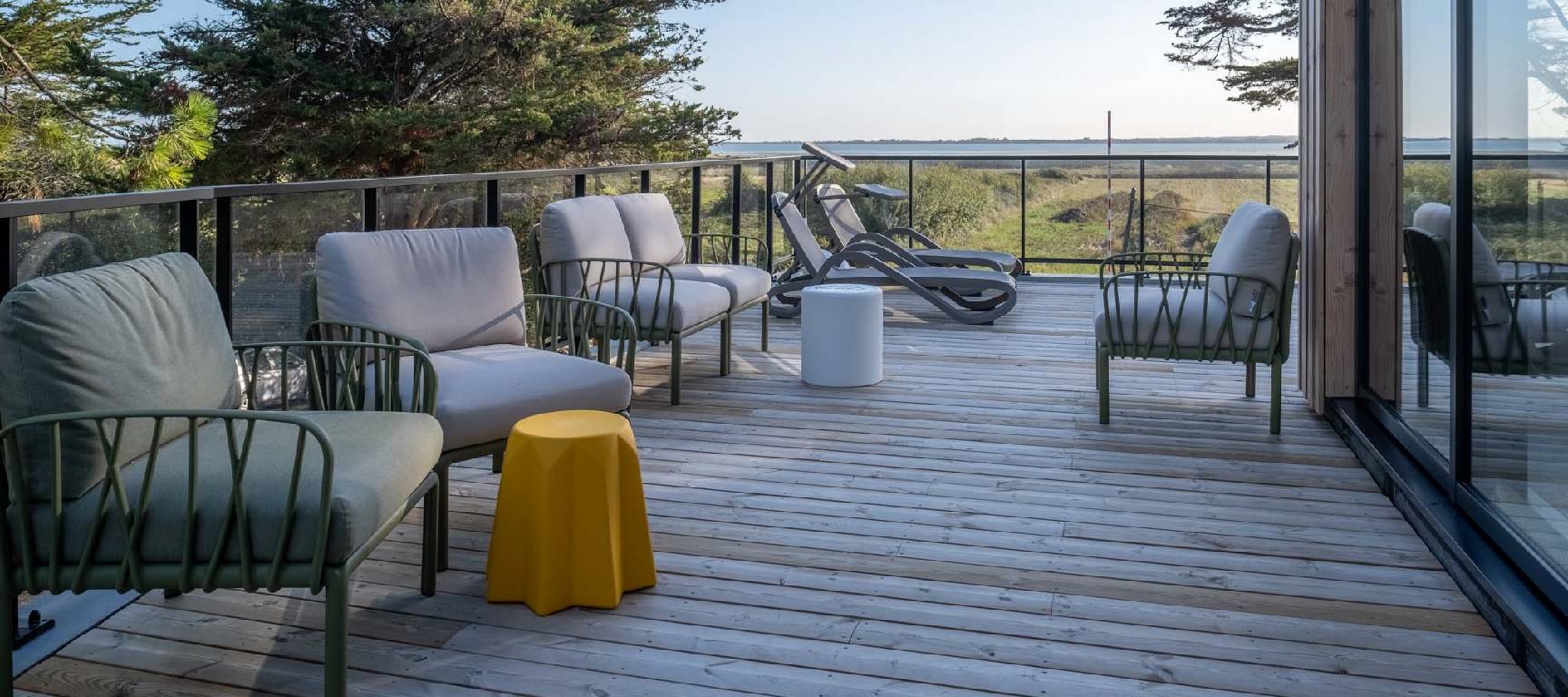 Mobilier de la terrasse du village vacances Miléade de Noirmoutier