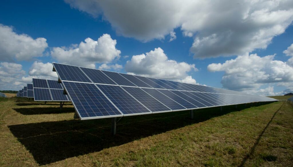 panneaux solaire et démarches écologiques pour l'industrie de l'ameublement.
